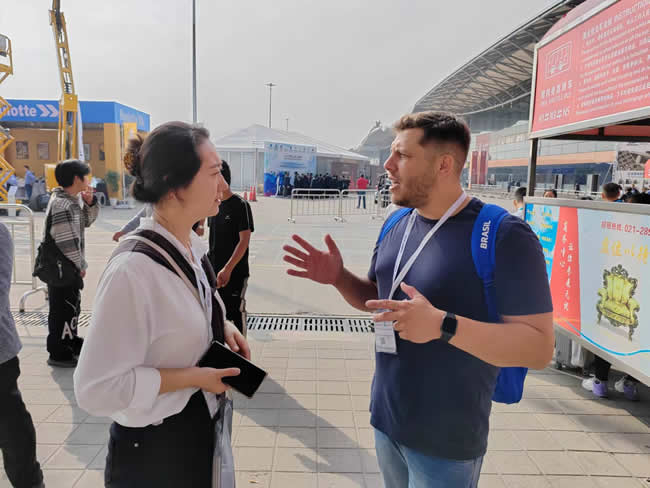 10月25日，在上海PTC展会上与巴西客户达成合作意向。